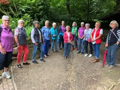 LandFrauen wandern zur Mooshütte