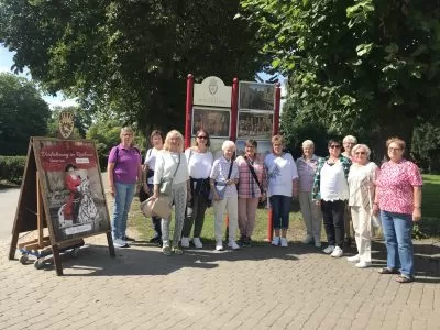 LandFrauen wandelten im Frauenort Bückeburg auf den Spuren der Fürstin Juliane zu Schaumburg – Lippe